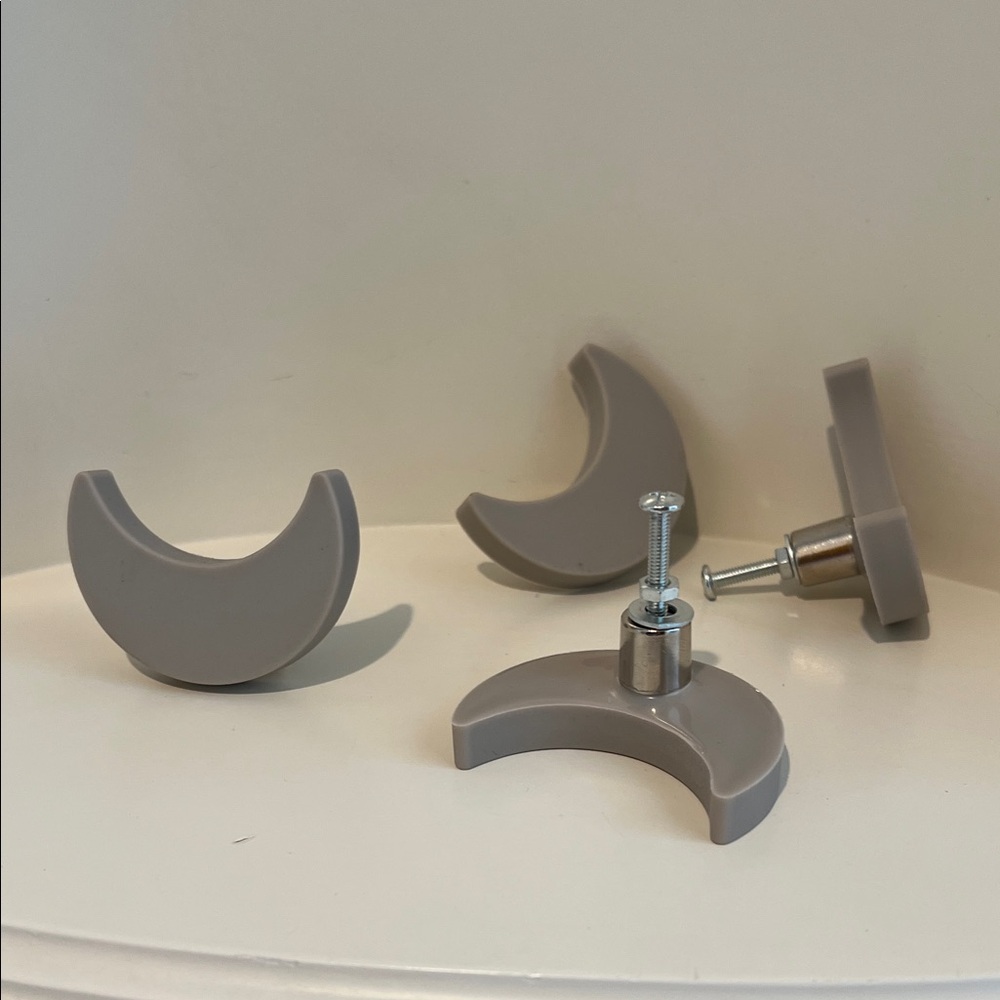 🌙 Set of 2 Crescent Moon Drawer Knobs (Gray)